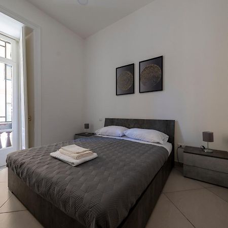 Casa Vacanze Nemesi Tyche Σαλέρνο Εξωτερικό φωτογραφία