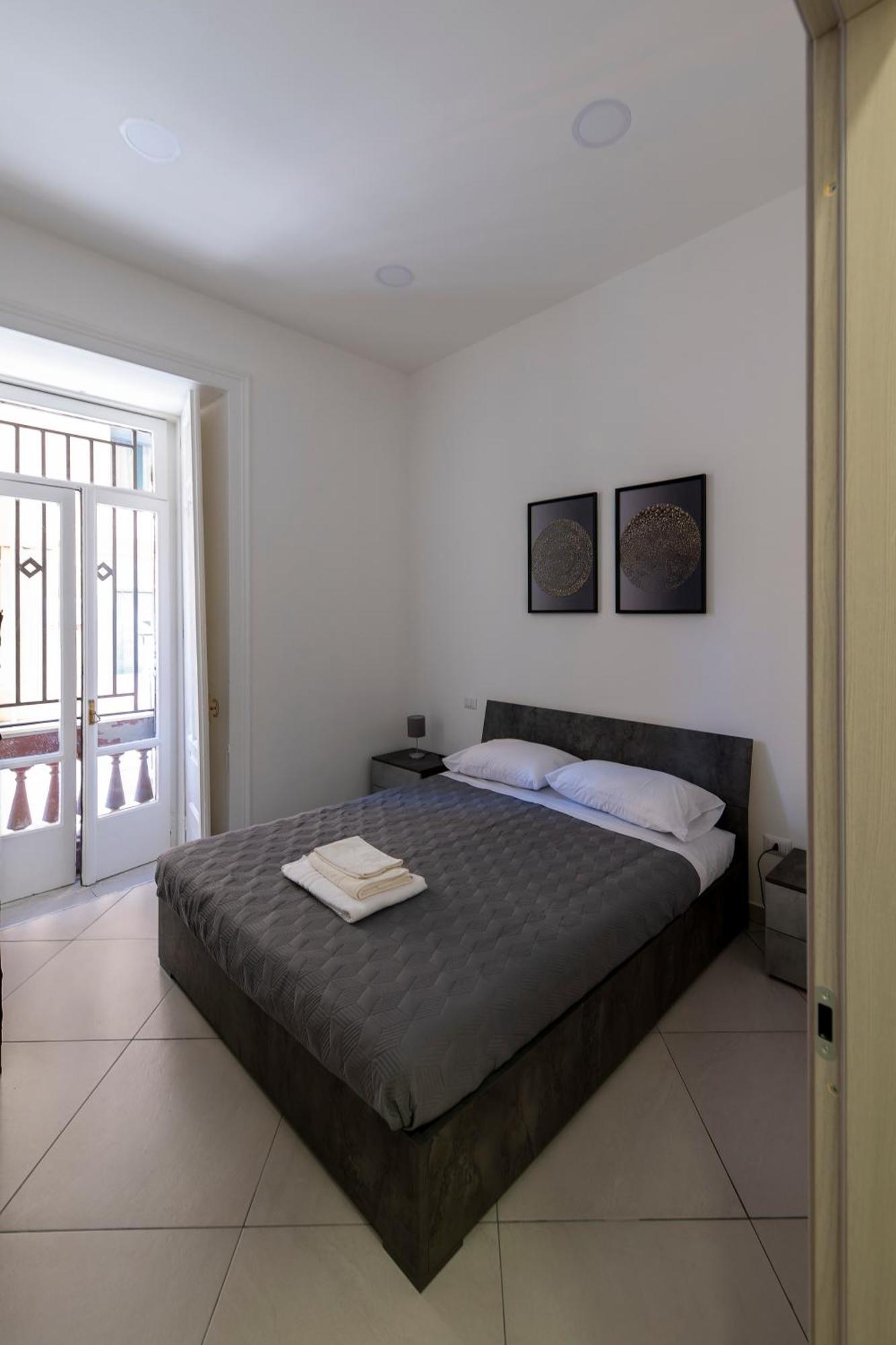 Casa Vacanze Nemesi Tyche Σαλέρνο Εξωτερικό φωτογραφία